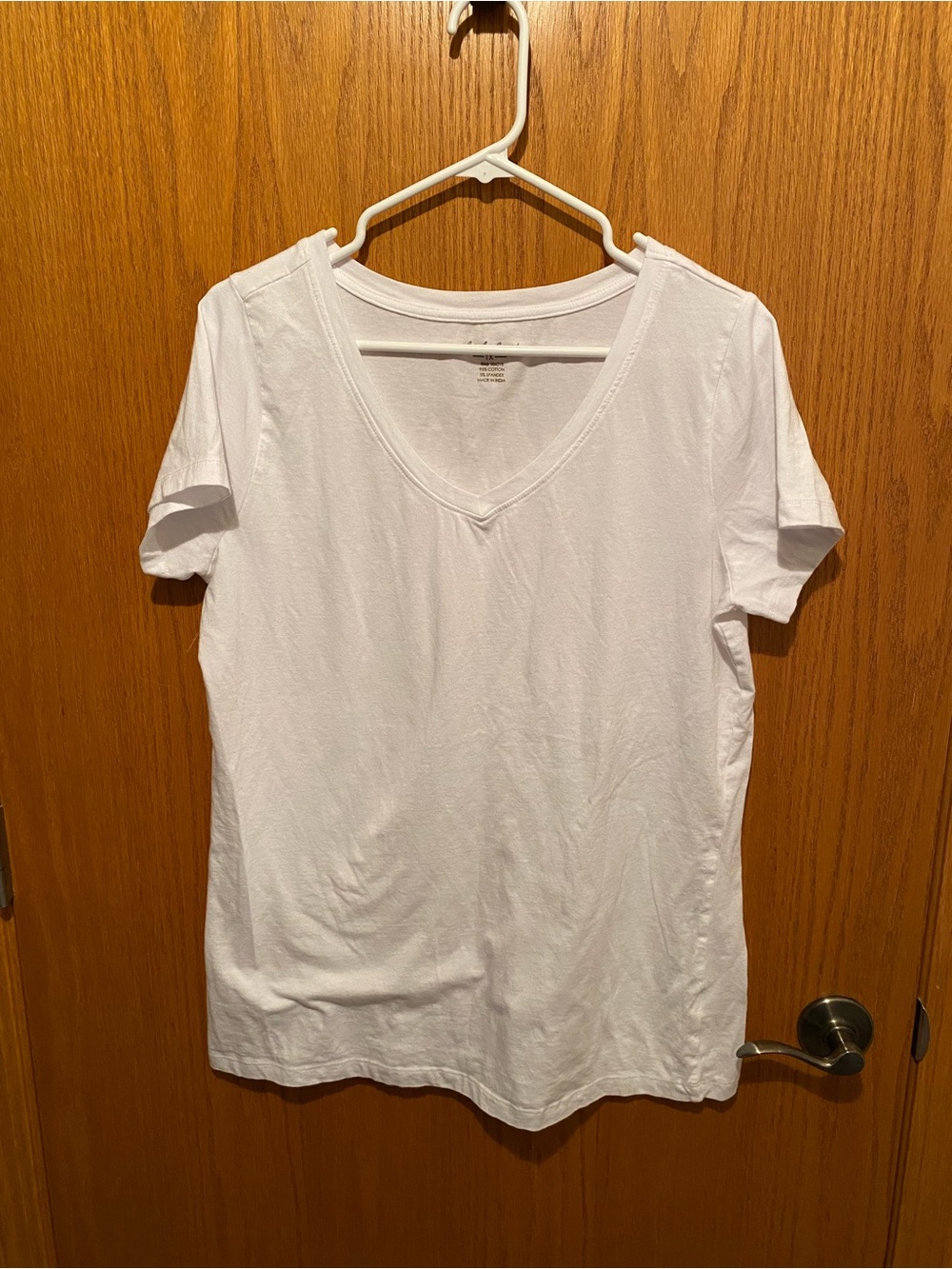 Derek Heart Women’s V-Neck White Tee